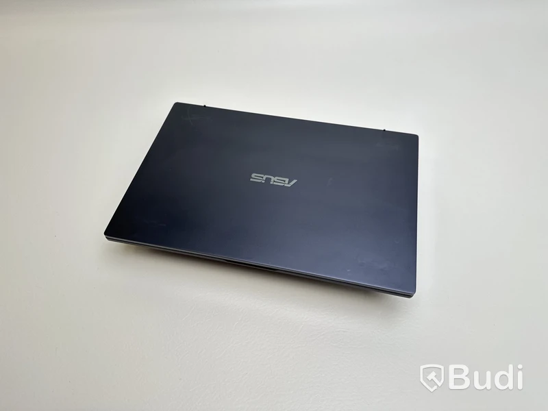Dator Asus ExpertBook B14 med dock. OBS! Inget OS, liten skada på ena hörnet, se bilder.