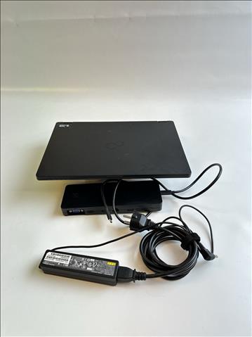 Dator Fujitsu Lifebook U747 inkl. Laddare och dock. OBS! Inget OS.