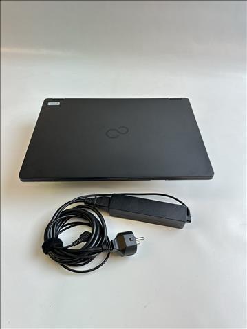 Dator Fujitsu Lifebook U747 inkl. Laddare. OBS! Inget OS.
