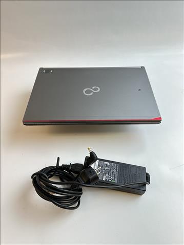 Dator Fujitsu Lifebook E743 inkl. Laddare. OBS! Inget OS