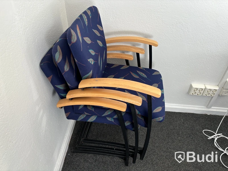 Bord & 12 st stolar.