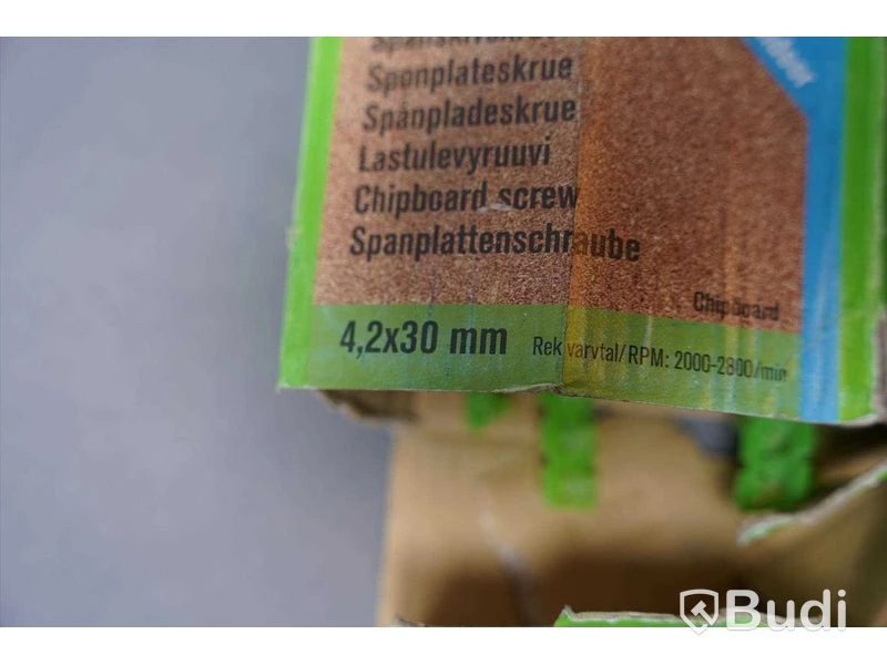 Rullbandad spik & blandade skruvar- Senco 3,1x22 mm, Essve spånskivskruv, Essve gipsskruv.