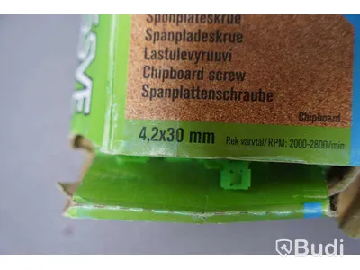 Rullbandad spik & blandade skruvar- Senco 3,1x22 mm, Essve spånskivskruv, Essve gipsskruv.
