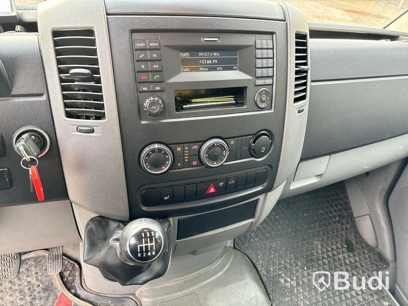 Volkswagen Crafter 35 volymskåp med bakgavellyft 2.0 TDI (163hk) -2014 EXPORT