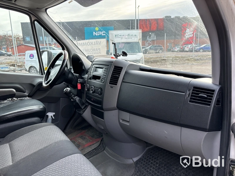 Volkswagen Crafter 35 volymskåp med bakgavellyft 2.0 TDI (163hk) -2014 EXPORT