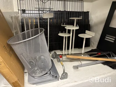 Butiksinredning med glasmontrar m.m.