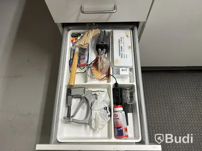 Skärbord, skåp m.m.