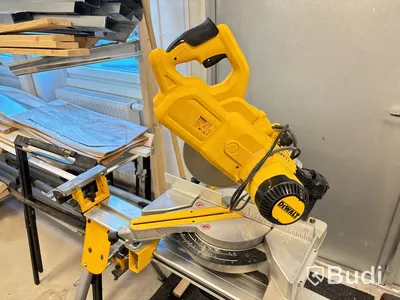 Kap & gersåg DeWalt med stativ.