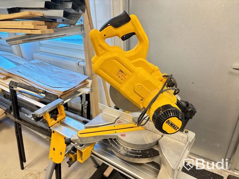 Kap & gersåg DeWalt med stativ.