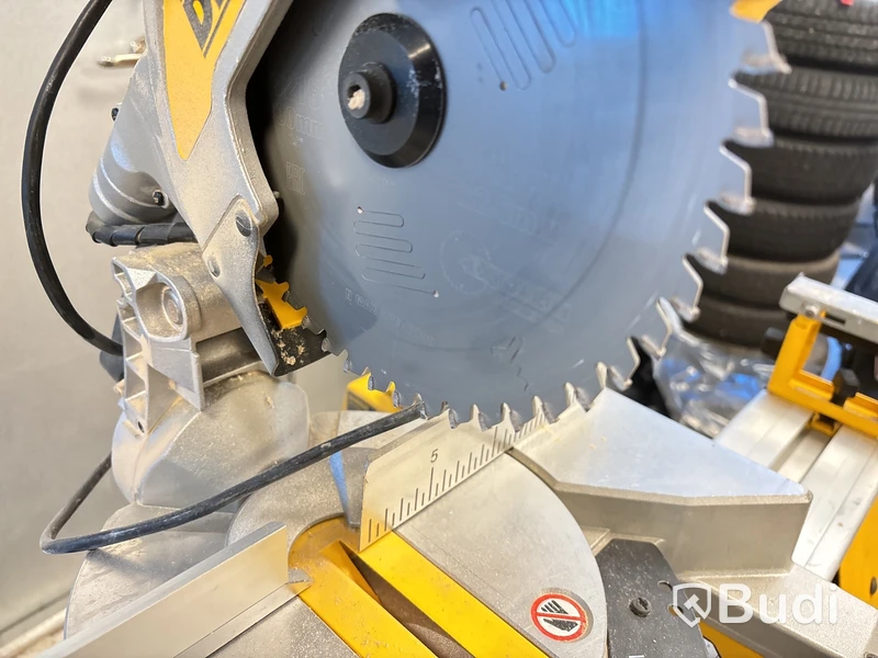 Kap & gersåg DeWalt med stativ.