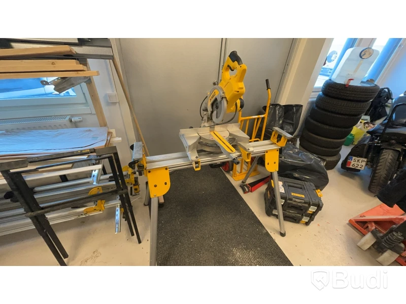Kap & gersåg DeWalt med stativ.