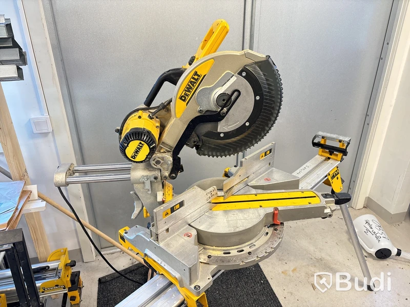 Kap & gersåg DeWalt med stativ.