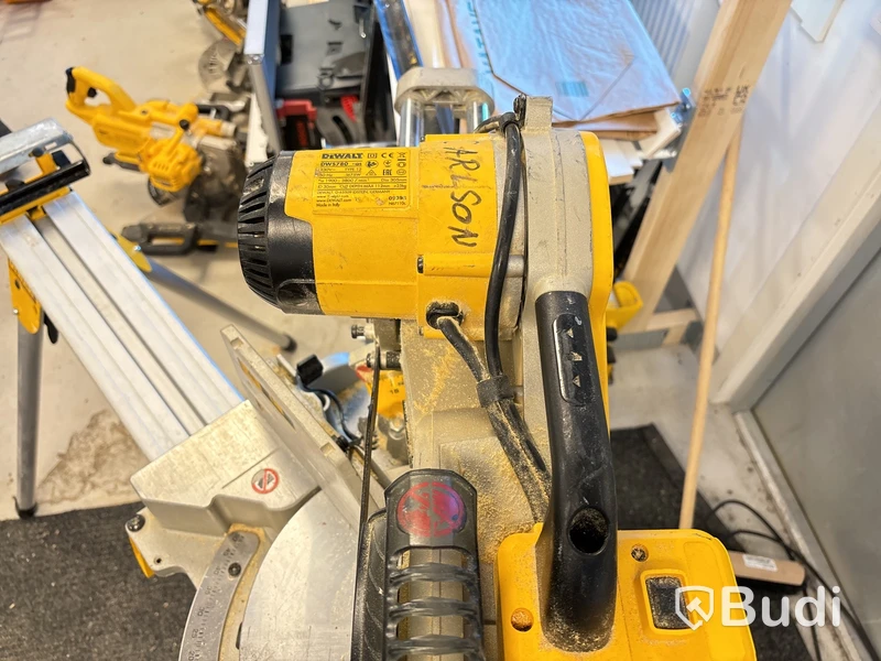 Kap & gersåg DeWalt med stativ.