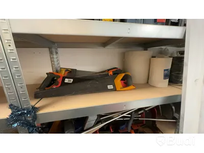 Skottkärra, hyllor med innehåll. Stort Parti.