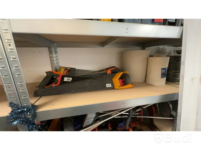 Skottkärra, hyllor med innehåll. Stort Parti.