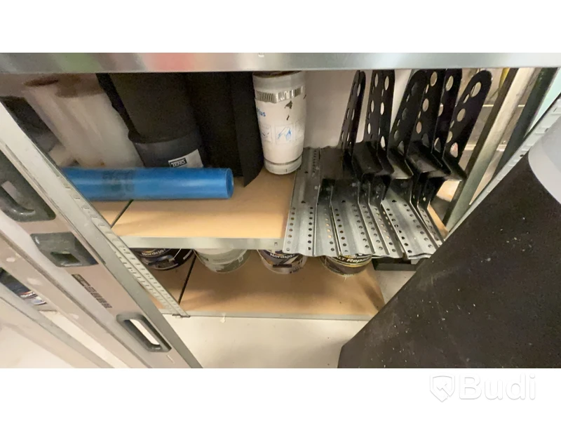 Skottkärra, hyllor med innehåll. Stort Parti.