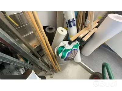 Skottkärra, hyllor med innehåll. Stort Parti.