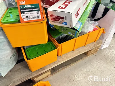 Verktygslådor med innehåll, förbrukningsvaror m.m.