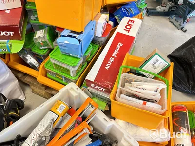 Verktygslådor med innehåll, förbrukningsvaror m.m.