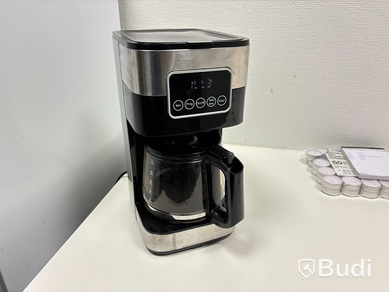 Matrumsmöbler, mikros, kaffebryggare m.m.