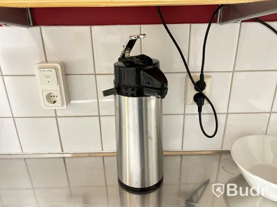 Matrumsmöbler, mikros, kaffebryggare m.m.