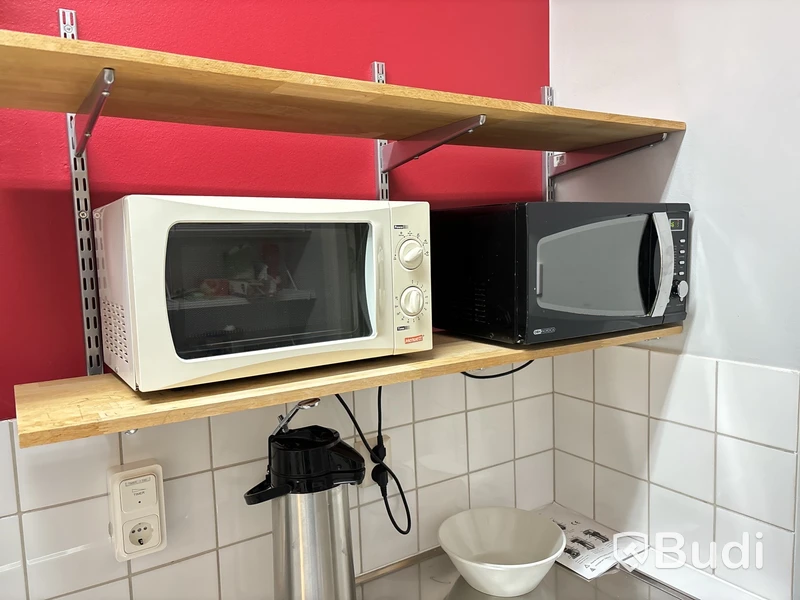 Matrumsmöbler, mikros, kaffebryggare m.m.