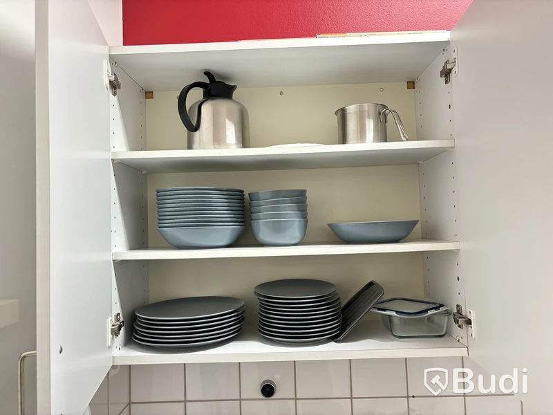 Matrumsmöbler, mikros, kaffebryggare m.m.