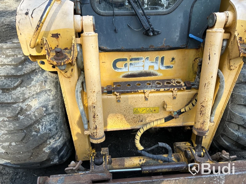 Kompaktlastare Gehl 6640 Turbo med redskap.