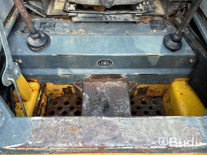 Kompaktlastare Gehl 6640 Turbo med redskap.