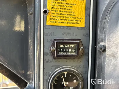 Kompaktlastare Gehl 6640 Turbo med redskap.