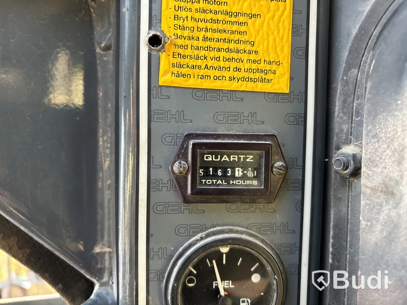 Kompaktlastare Gehl 6640 Turbo med redskap.