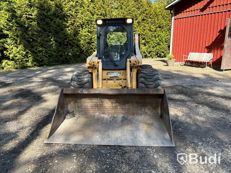 Kompaktlastare Gehl 6640 Turbo med redskap.