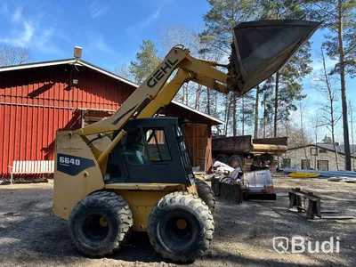 Kompaktlastare Gehl 6640 Turbo med redskap.