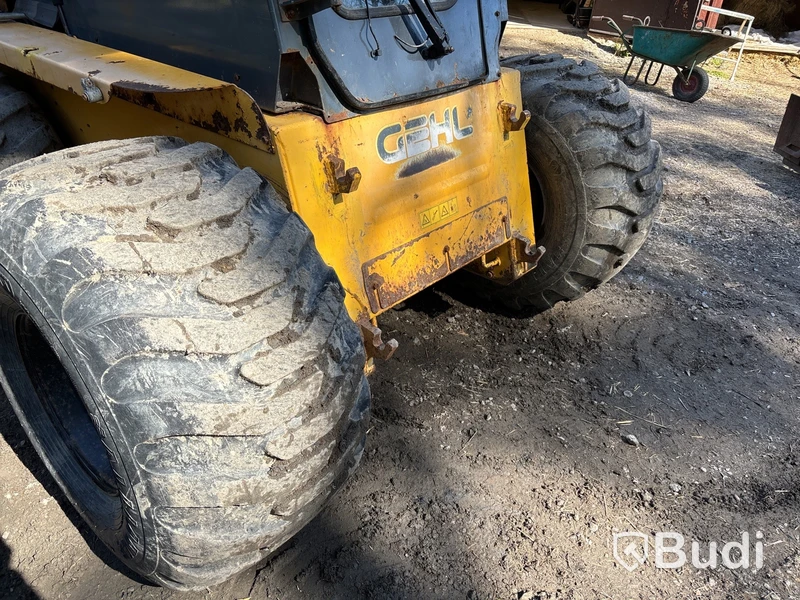 Kompaktlastare Gehl 6640 Turbo med redskap.