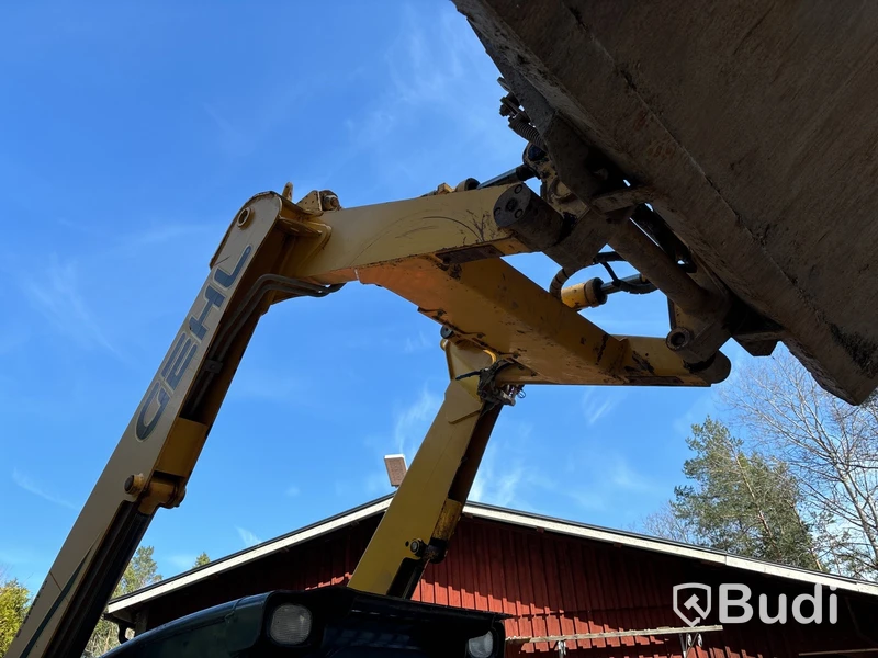 Kompaktlastare Gehl 6640 Turbo med redskap.