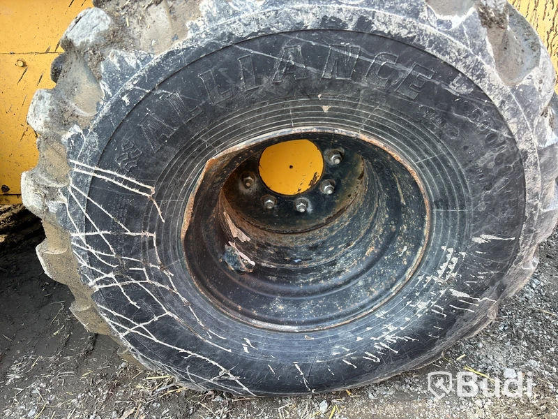 Kompaktlastare Gehl 6640 Turbo med redskap.