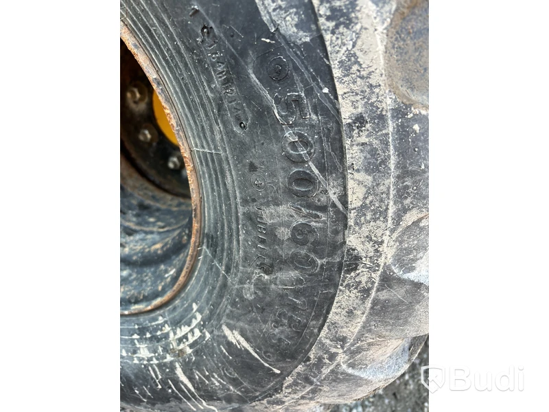Kompaktlastare Gehl 6640 Turbo med redskap.