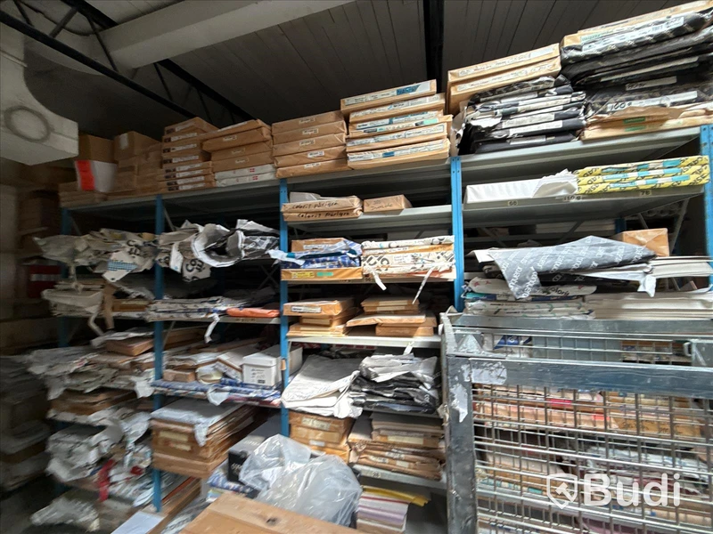 Stort parti papper i olika storlekar