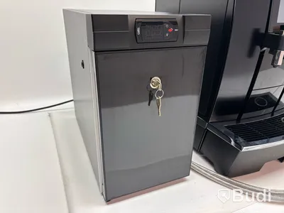 Kaffemaskin Jura Giga X8c och mjölkkyl Vitrifrigo FG10i DGT 4L, 2023