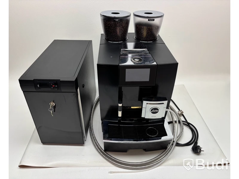 Kaffemaskin Jura Giga X8c och mjölkkyl Vitrifrigo FG10i DGT 4L, 2023