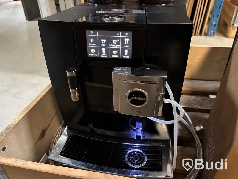 Kaffemaskin Jura Giga X8c och mjölkkyl Vitrifrigo FG10i DGT 4L, 2023