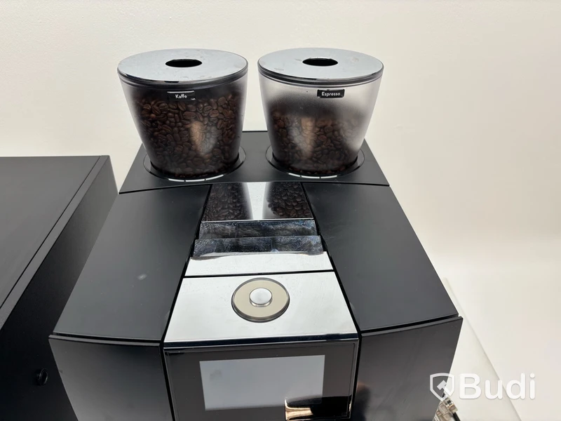 Kaffemaskin Jura Giga X8c och mjölkkyl Vitrifrigo FG10i DGT 4L, 2023