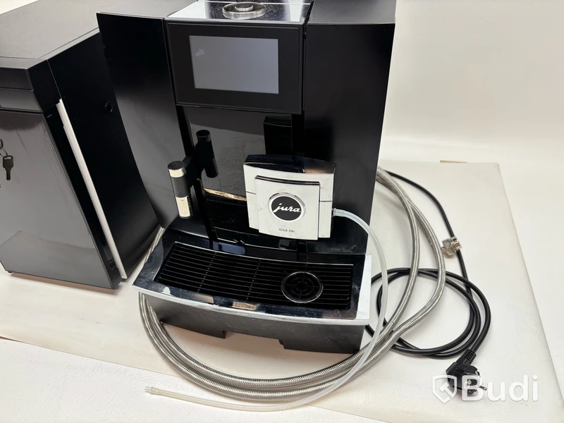 Kaffemaskin Jura Giga X8c och mjölkkyl Vitrifrigo FG10i DGT 4L, 2023