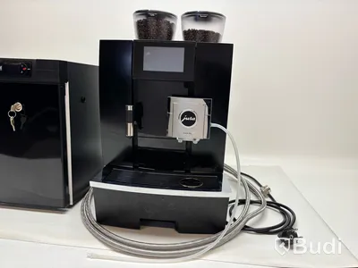 Kaffemaskin Jura Giga X8c och mjölkkyl Vitrifrigo FG10i DGT 4L, 2023