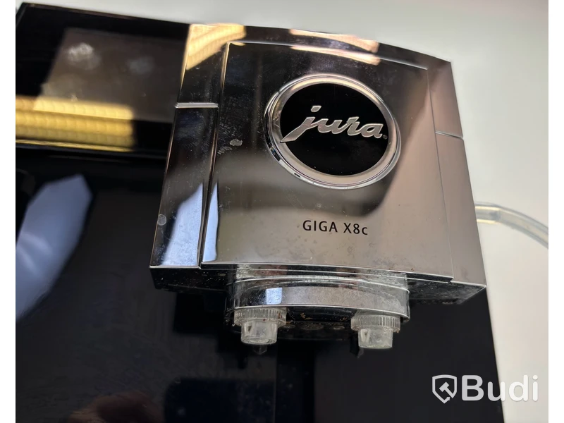 Kaffemaskin Jura Giga X8c och mjölkkyl Vitrifrigo FG10i DGT 4L, 2023