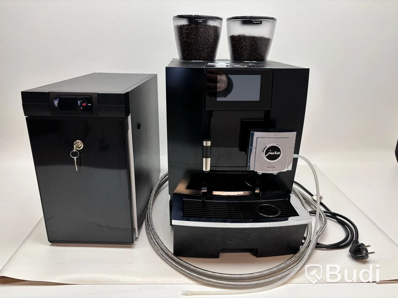 Kaffemaskin Jura Giga X8c och mjölkkyl Vitrifrigo FG10i DGT 4L, 2023