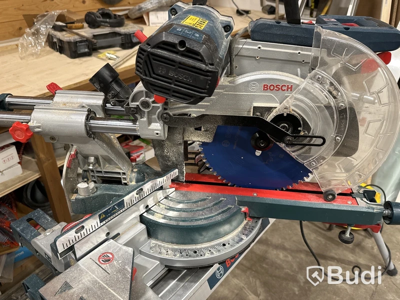 Bosch kap- & gersåg med stativ