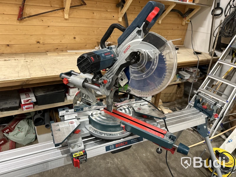 Bosch kap- & gersåg med stativ