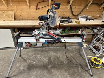 Bosch kap- & gersåg med stativ