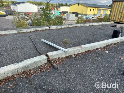 Parti med betongbalkar 12 st